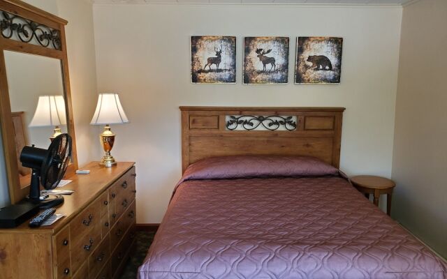 Riverbank Motel and Cabins