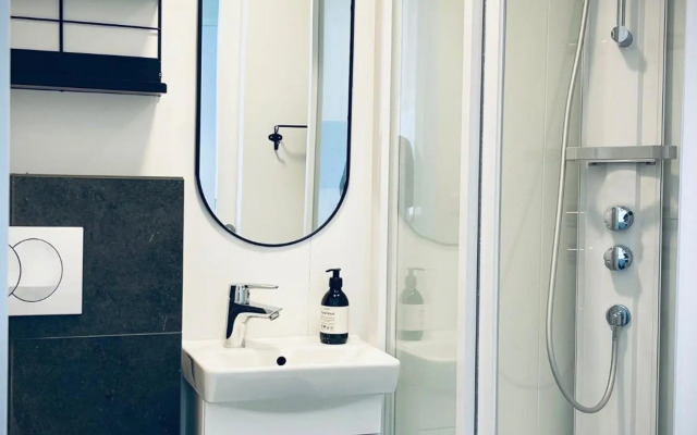 Central and cosy studio apartment with free parking