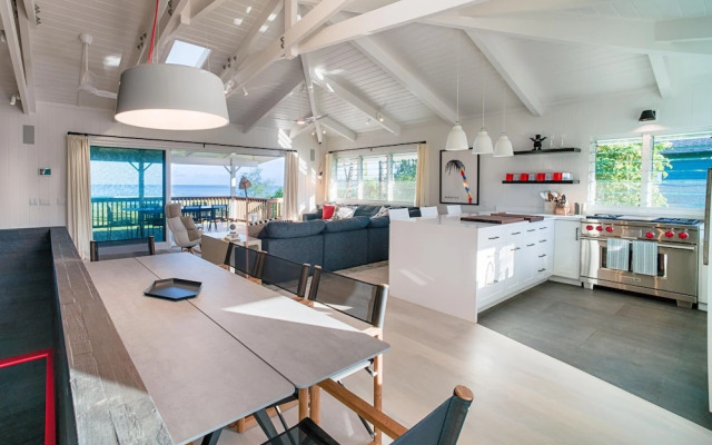 Hanalei Beachfront 3 Bedroom Home by RedAwning