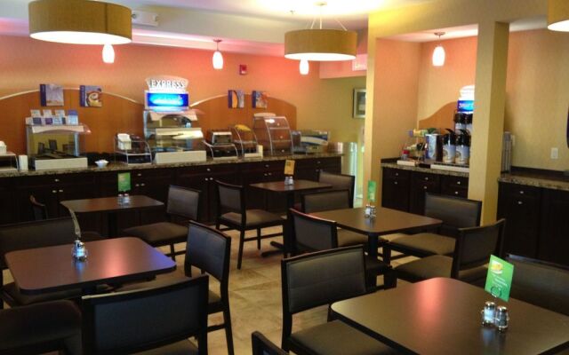 Comfort Inn & Suites At ASU