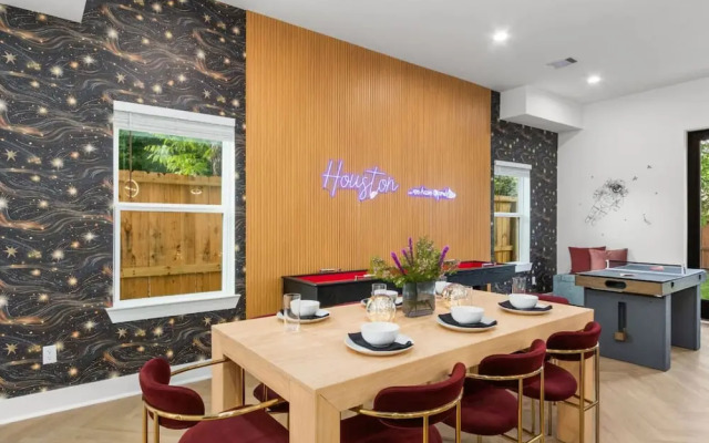 Chic 4BR Getaway Near NRG TMC