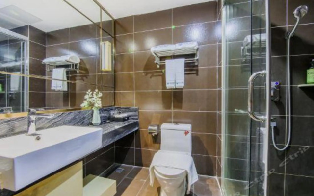 Yaji Hotel (Guanggu Square Wuhan Vocational and Technical University)