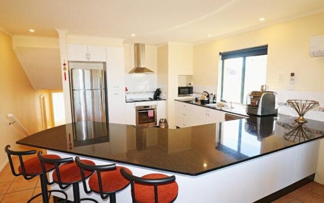 Ocean Breakers Holiday Apartments