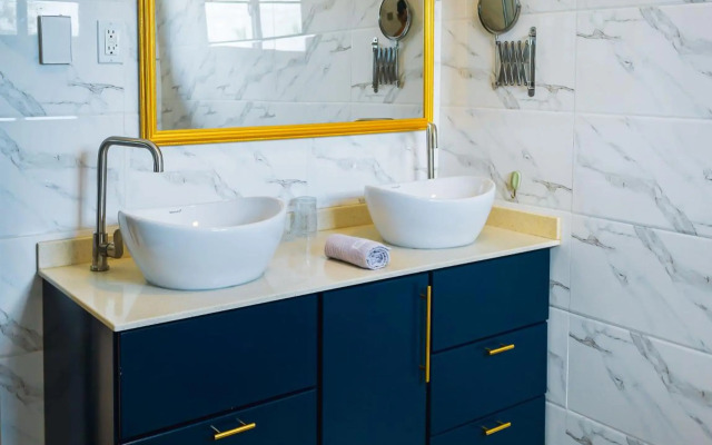 Cozy and quirky Wolf Apartment