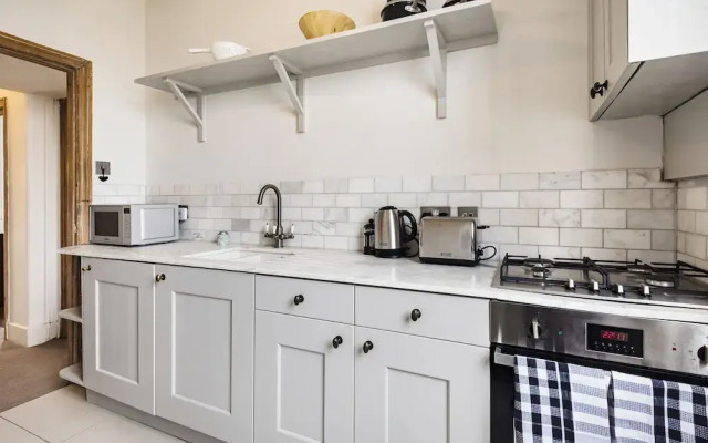 Panoramic Hammersmith Home Near The River Thames
