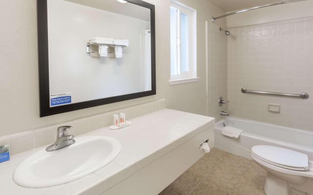Aura Inn Monterey