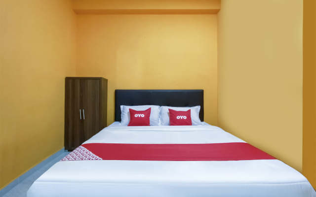 Super OYO 90039 Coop Hotel Kangar