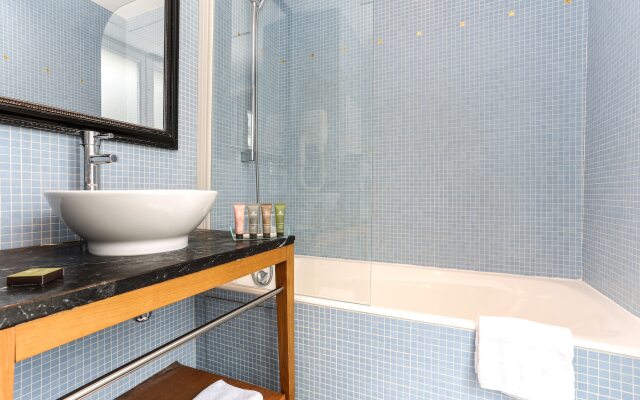 Avalon Hotel Paris Gare du Nord