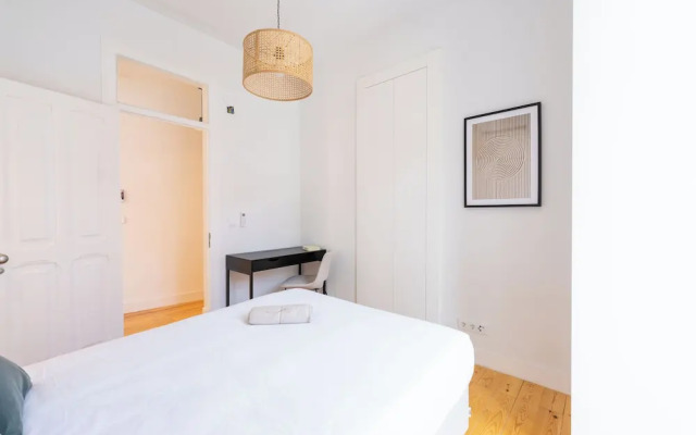 Sunny Lisbon Apartments by SoulPlaces