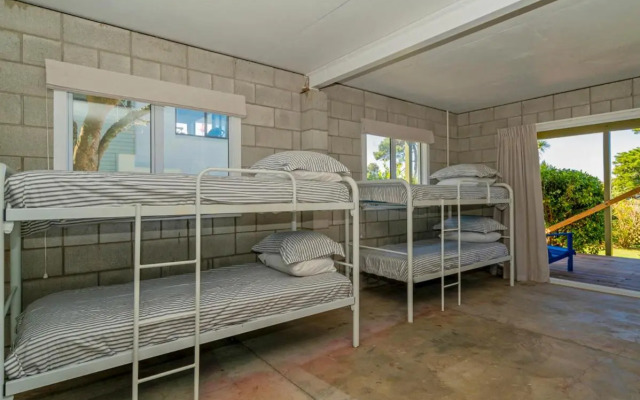 Beachfront Views - Hahei Holiday Home