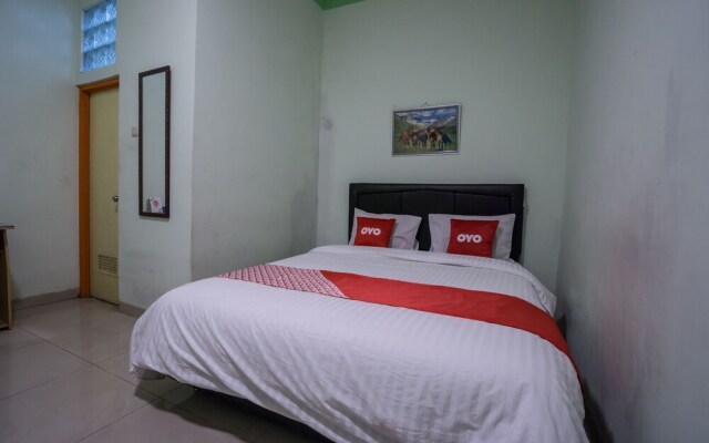 Hotel & Kost 37 by OYO Rooms