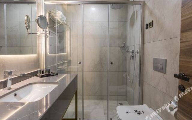 Shimall Deluxe Hotel