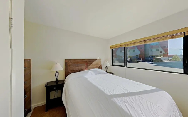 Spacious 2 BR Units at 1849 Condos with FREE Pool, Parking & Wifi