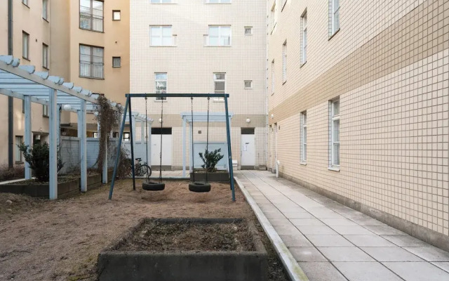 Modern 1BR Apartment with Balcony