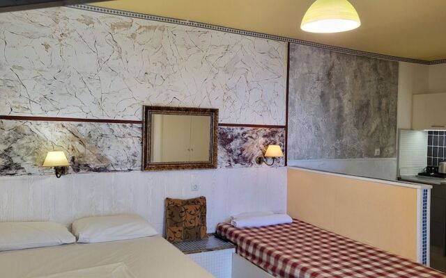 Hermes Korifi Suites Private Apartment