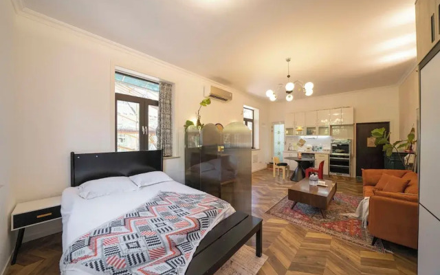 Book and Bed-Jingan Temple