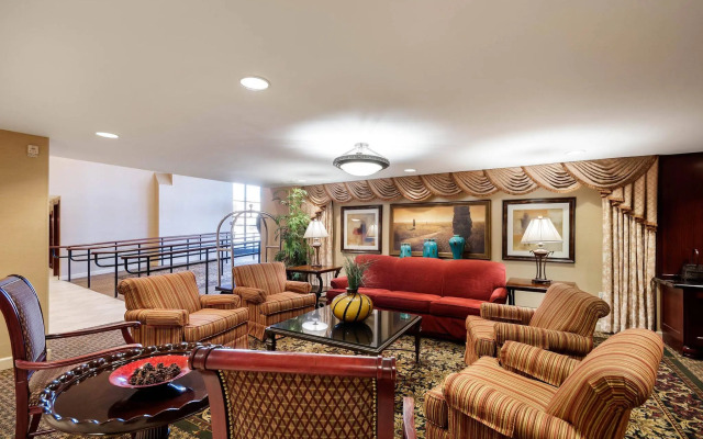 Arlington Court Suites, a Clarion Collection Hotel