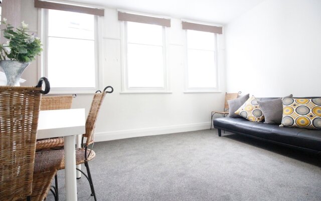 Deluxe City Apartment