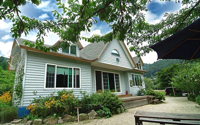 Gapyeong Four Season Valley Gaegok Aegyeon Pension