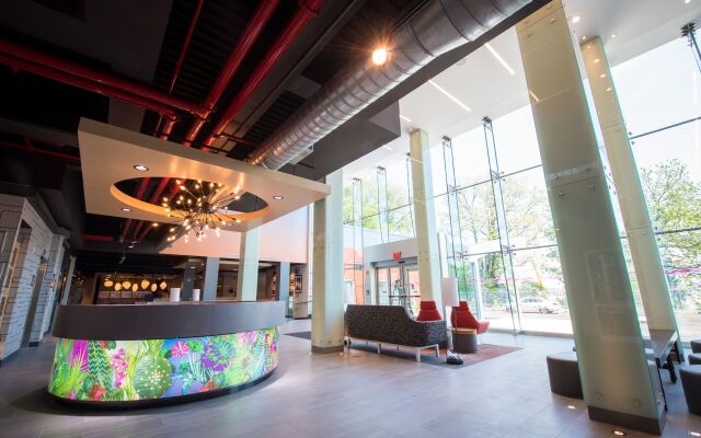 Aloft New York LaGuardia Airport