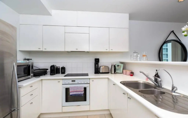 Stunning Three Bedroom Home Near Sky Tower