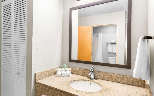 Best Western Oswego Hotel
