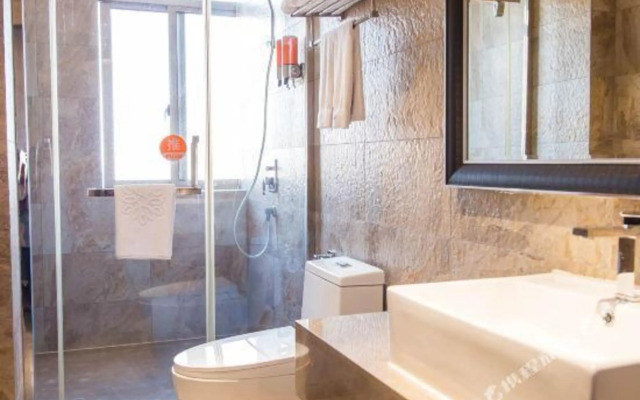 Dongyang Fanhua E-sports Hotel