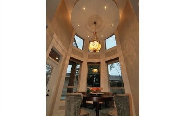 Vancouver Airport Luxury House
