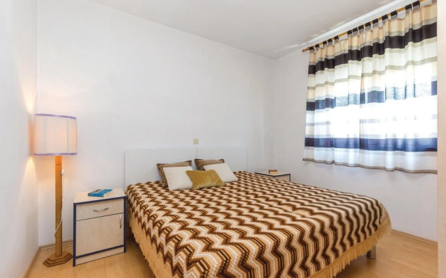 Amazing Apartment in Novi Vinodolski With 2 Bedrooms and Wifi