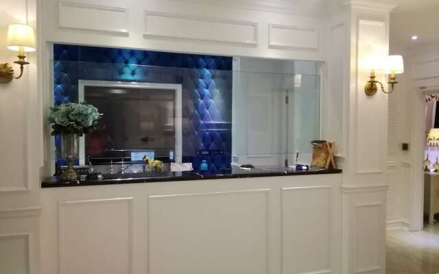 1 Day Car Hotel Station 18