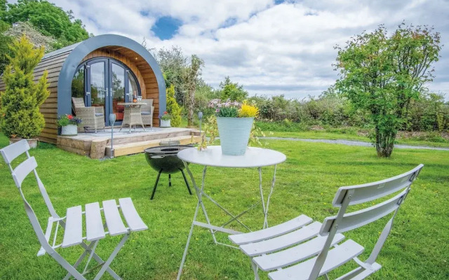 Woody - 1 Bedroom Pod - Cold Inn