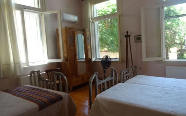 5-bed House With Garden in the City of Chios