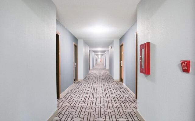 Baymont by Wyndham Flint Airport North