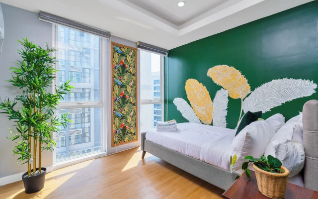 Luxe Suite With 180 Stunning City Views