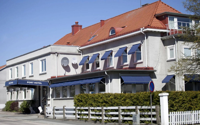 Port Hotel