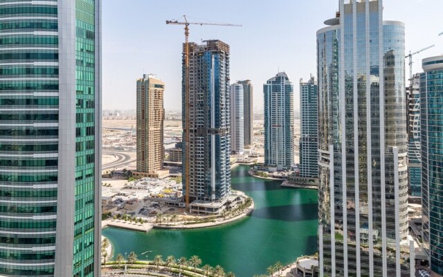 Fashionable 1BR in the Trendy Jlt! Sleeps 4!