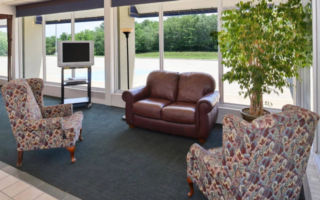 Quality Inn & Suites Vandalia near I-70 and Hwy 51