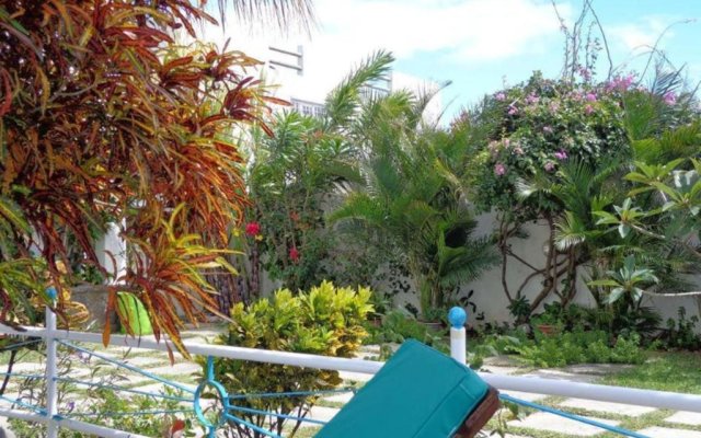 3 bedrooms appartement at Grand Baie 300 m away from the beach with shared pool enclosed garden and wifi