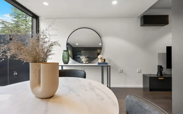 Immaculate Braddon Studio With Accessible Bathroom
