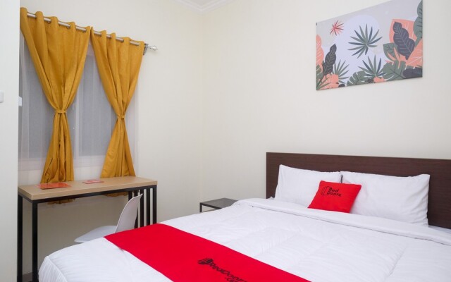 RedDoorz near Kawasan Bandara Ahmad Yani Semarang 2