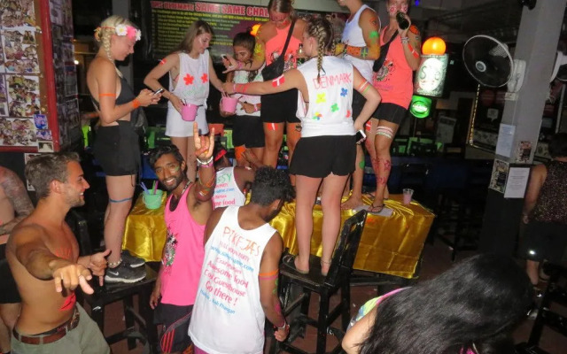 Same Same Guesthouse Bar & Restaurant