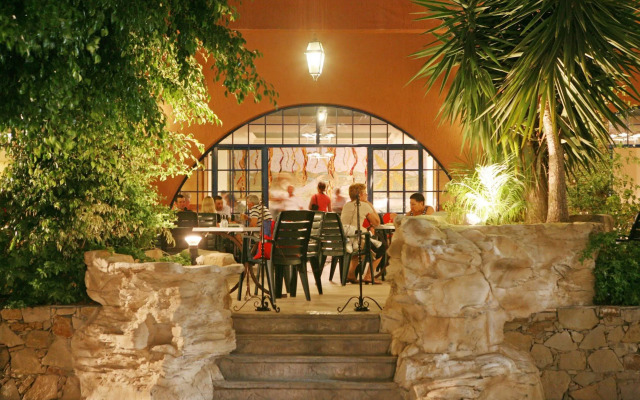 Navarria Hotel