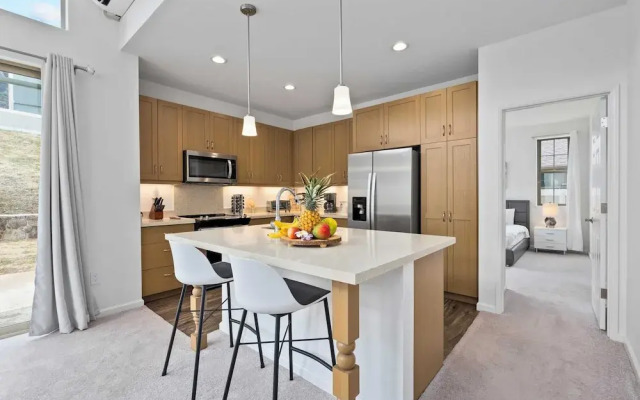 @marbella Lane - Elegant 3BR w/ Marvelous Views