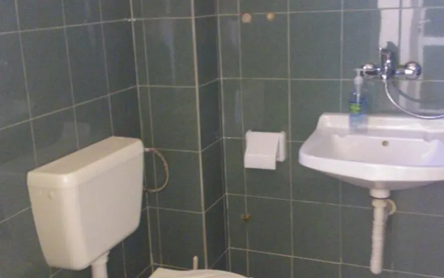 Guest House Evin Rai