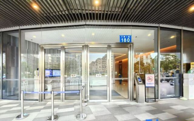 Star Theme Apartment (Guangzhou Panyu Tianhe Chengnancun Wanbo Metro Station)