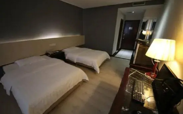 Mingyue Business Hotel(Huaqiang North subway station store)