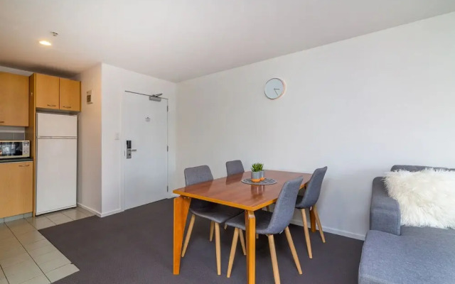 JHT - Carpark, 2 BRM Apartment, Next to Uni