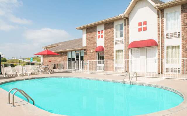 Super 8 By Wyndham Lamar