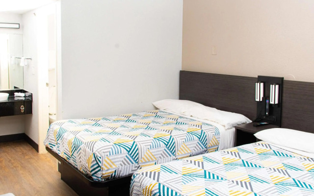 Motel 6 Lantana, FL