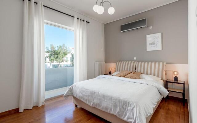 Sophisticated and Spacious 3 Bdrm apt in Glyfada Center